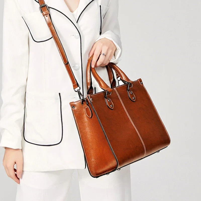 Lisa - Structured shoulder bag